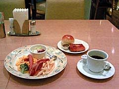 ルシエールでスクランブルエッグセットを食べる
