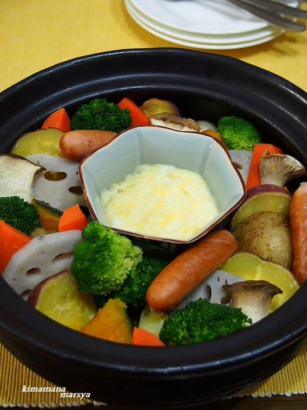 土鍋で 蒸し野菜のチーズフォンデュ えびと水菜のパスタ うちごはんはマーシャもいっしょ