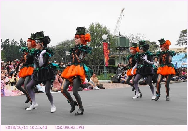 スプーキー Boo パレード かぼちゃ風コスチュームのダンサー東京ディズニーランド 都内散歩 散歩と写真