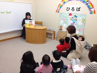 東図書館  おはなし広場