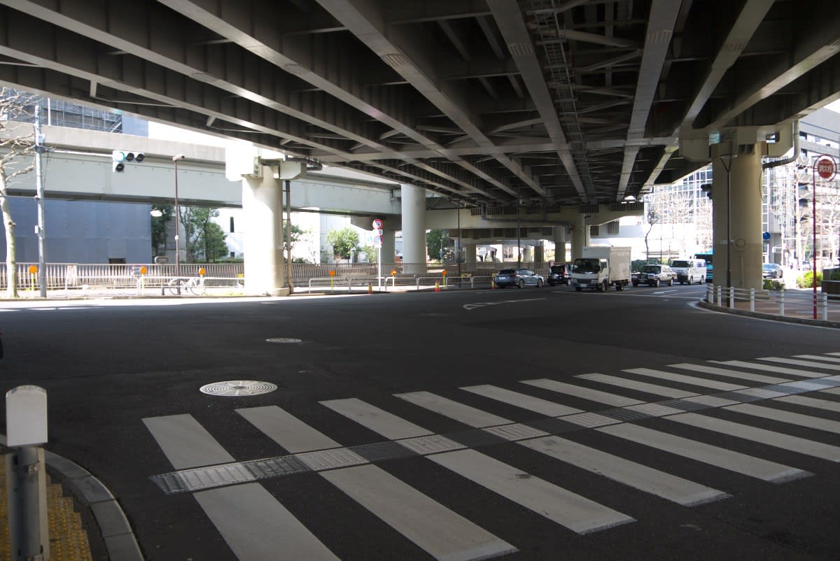 ３月の神田一ツ橋 神田警察通り 一つ橋交差点から内堀通り 竹橋交差点まで ｐａｒｔ２ 緑には 東京しかない