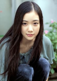 今韓国で日本女優で一番人気の高い 蒼井優 清楚な感じ 長い髪が受けているとか 心はいつまでも青春