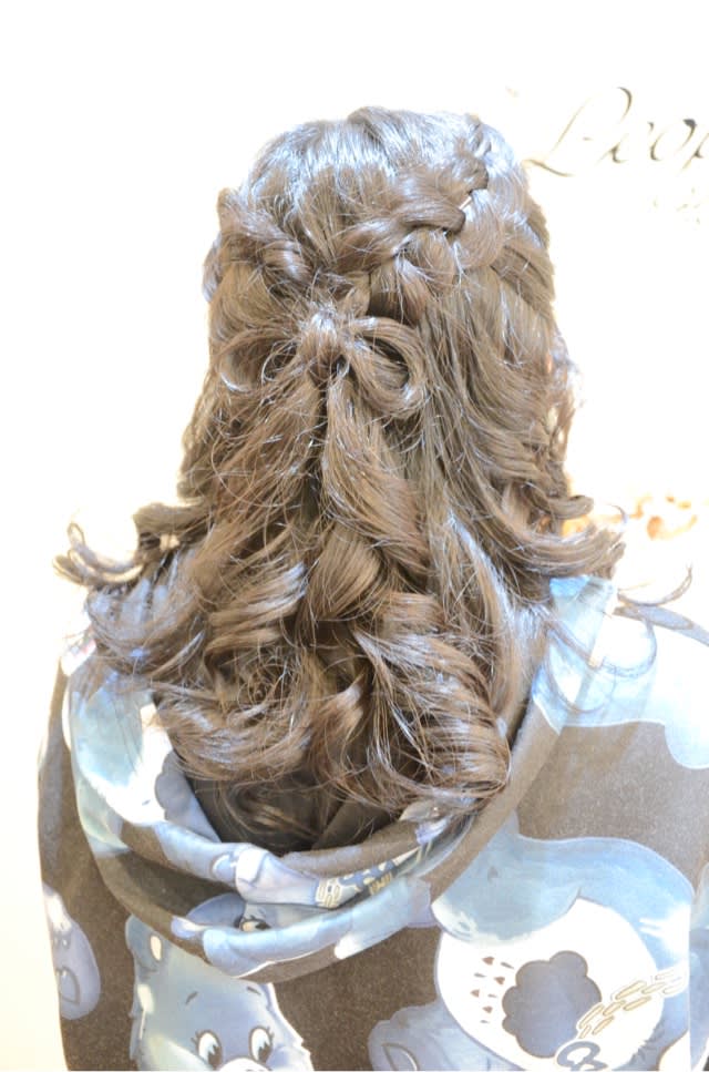ヘアセット ハーフアップ ロング Leopard Hair Style Blog 千葉みなとにある女性スタッフのみの美容室レオパードヘアスタイルブログ