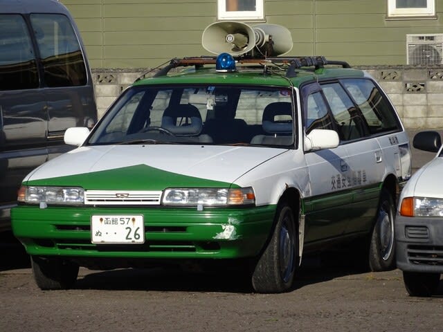 21年9月に見掛けたマツダ カペラカーゴワゴン 角グレイスの自動車 鉄道撮影記