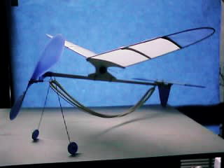 ゴム動力のプロペラ模型飛行機 ゴム巻きの補助具を考える編 萌えてばかりもいられない